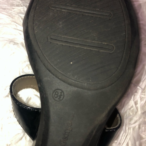 Black and Gold Sandal - Picture 4 of 4